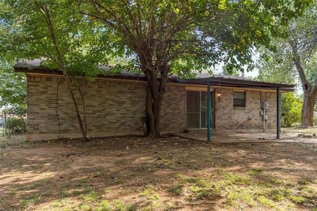 613 W Greenwood Court, Mustang, OK 73064