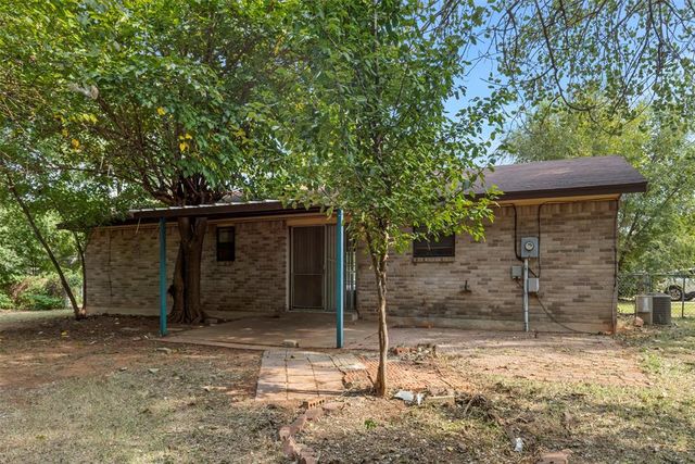 613 W Greenwood Court, Mustang, OK 73064