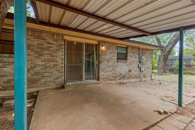 613 W Greenwood Court, Mustang, OK 73064