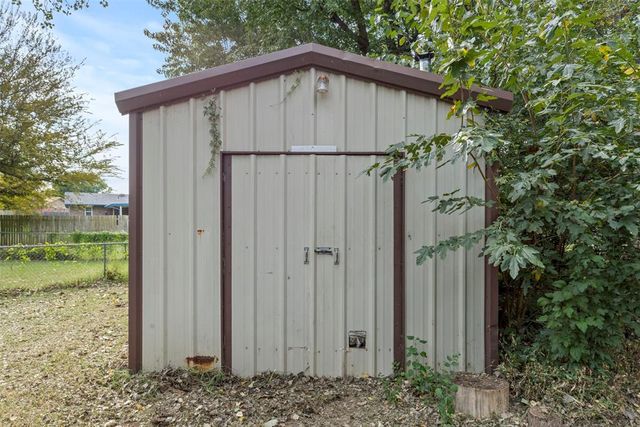 613 W Greenwood Court, Mustang, OK 73064