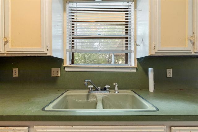 613 W Greenwood Court, Mustang, OK 73064