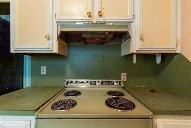 613 W Greenwood Court, Mustang, OK 73064