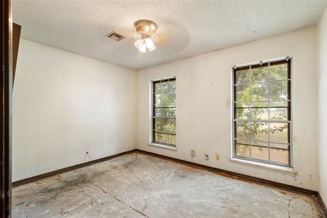 613 W Greenwood Court, Mustang, OK 73064