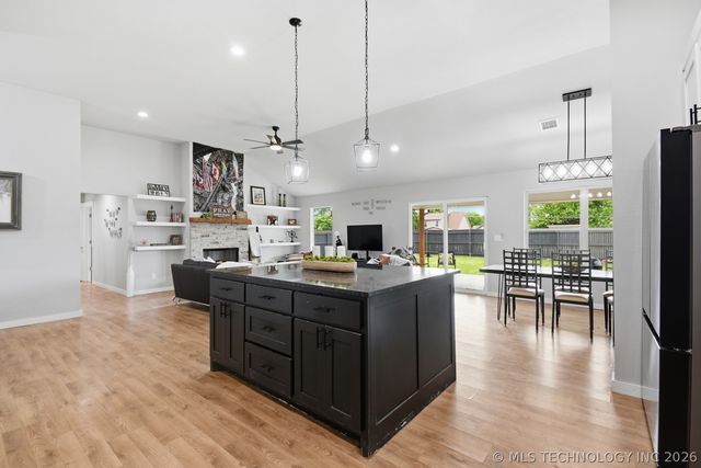 1712 N Firewood Avenue, Broken Arrow, OK 74012