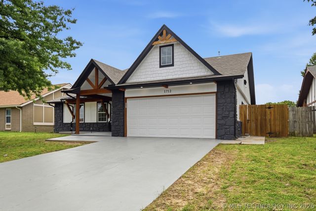 1712 N Firewood Avenue, Broken Arrow, OK 74012
