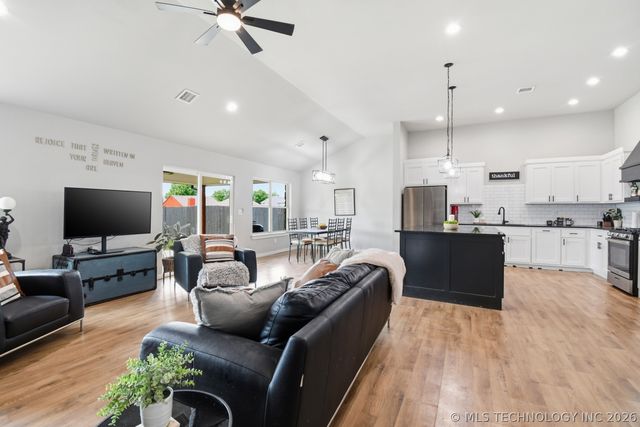 1712 N Firewood Avenue, Broken Arrow, OK 74012