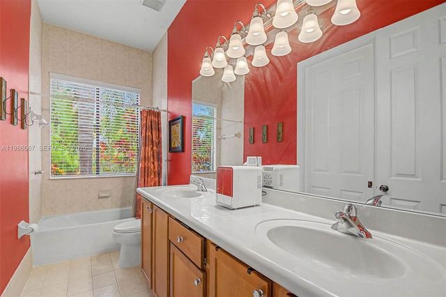 19528 SW 79th Pl, Cutler Bay, FL 33157