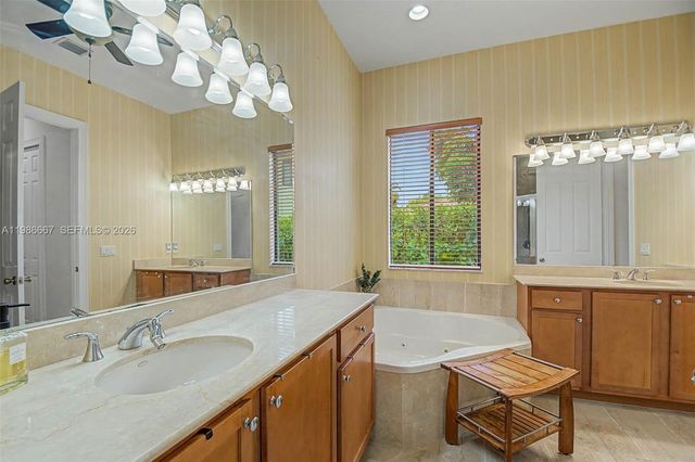 19528 SW 79th Pl, Cutler Bay, FL 33157