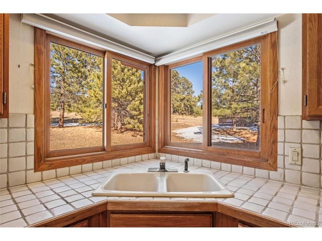 25833 Gateway Dr, Golden, CO 80401