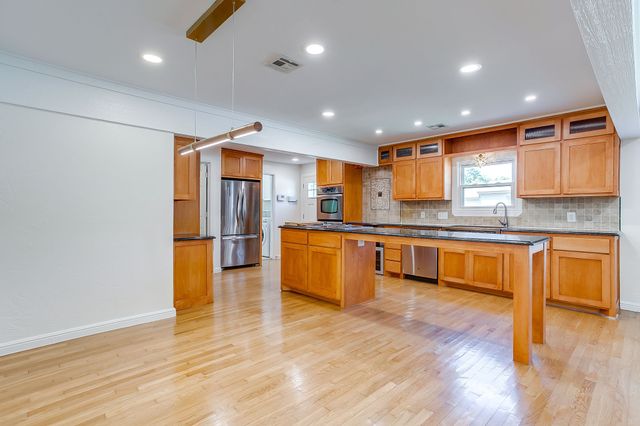 4237 Geddes Avenue, Fort Worth, TX 76107