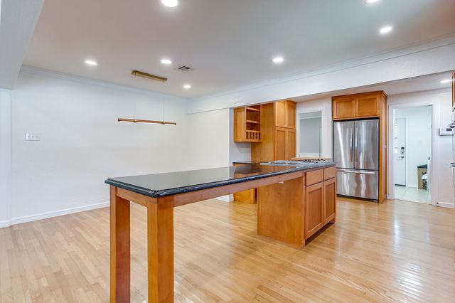 4237 Geddes Avenue, Fort Worth, TX 76107