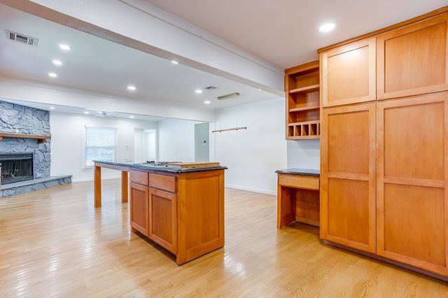 4237 Geddes Avenue, Fort Worth, TX 76107