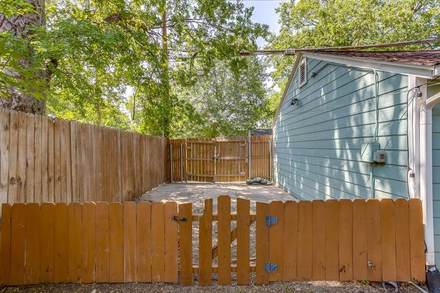 4237 Geddes Avenue, Fort Worth, TX 76107