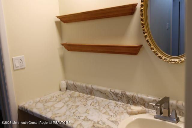 134 Amberly Drive F, Manalapan, NJ 07726
