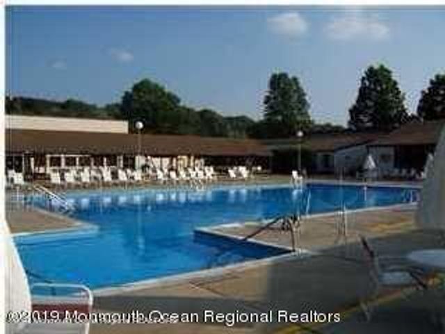 134 Amberly Drive F, Manalapan, NJ 07726