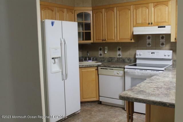134 Amberly Drive F, Manalapan, NJ 07726