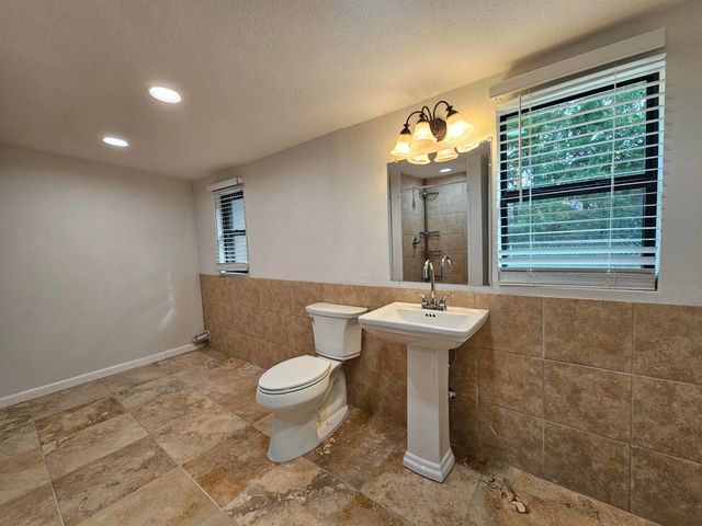 311 E Glen Avenue, Valparaiso, FL 32580