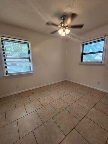 311 E Glen Avenue, Valparaiso, FL 32580