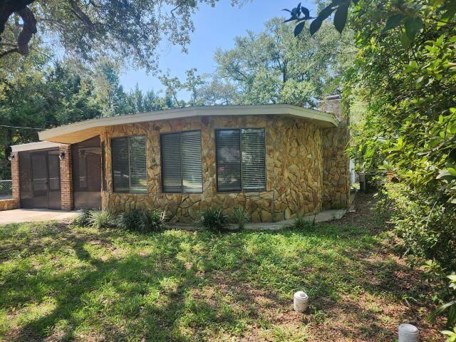 311 E Glen Avenue, Valparaiso, FL 32580