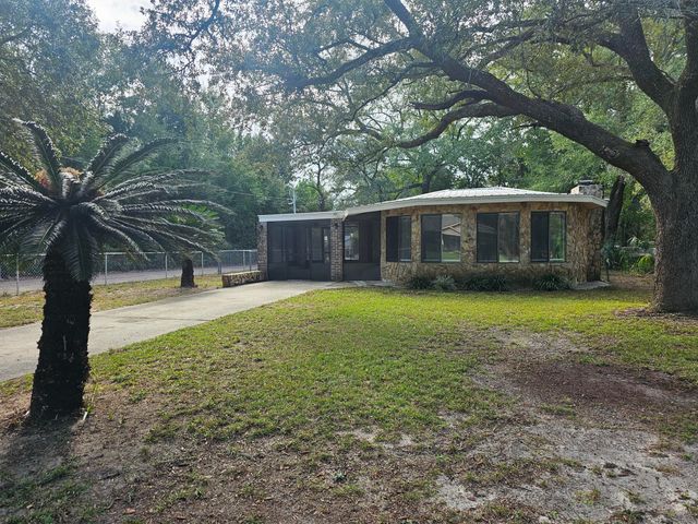 311 E Glen Avenue, Valparaiso, FL 32580