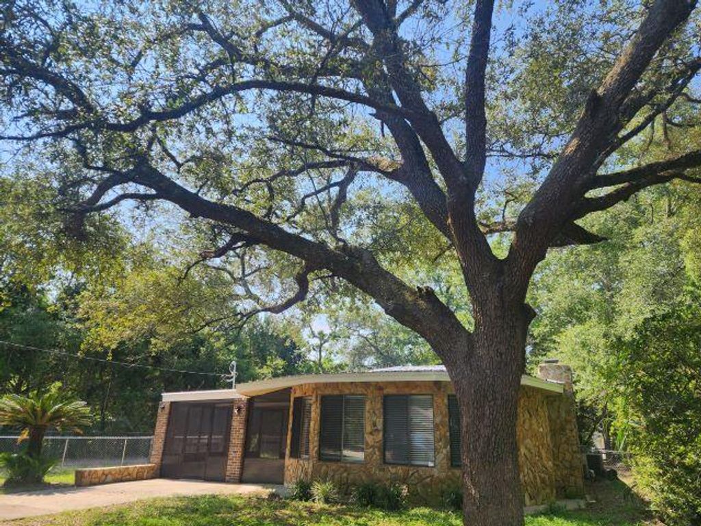 311 E Glen Avenue, Valparaiso, FL 32580