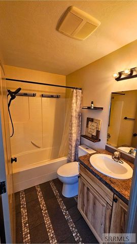 5420 E Elliott Street, Iona, ID 83427