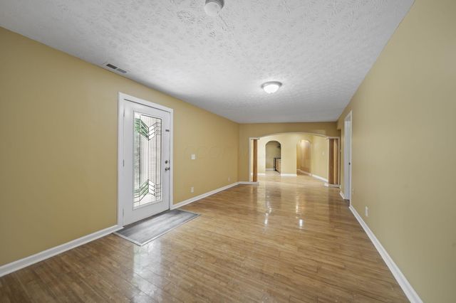 1404 Waggoner Road, Reynoldsburg, OH 43068
