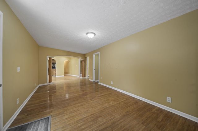 1404 Waggoner Road, Reynoldsburg, OH 43068