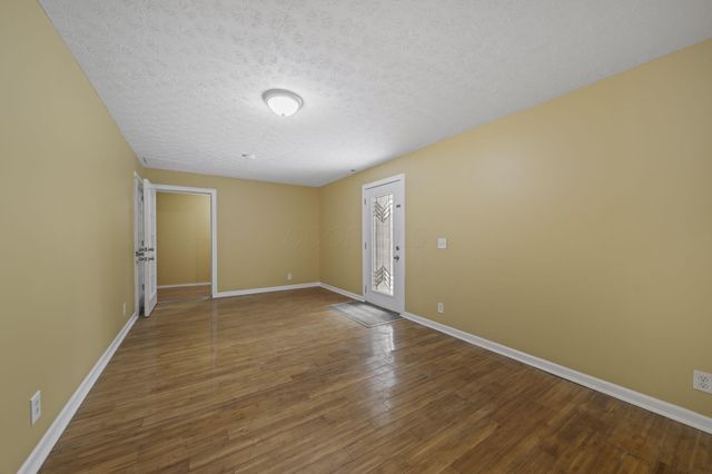 1404 Waggoner Road, Reynoldsburg, OH 43068