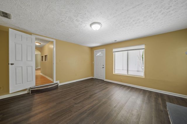 1404 Waggoner Road, Reynoldsburg, OH 43068