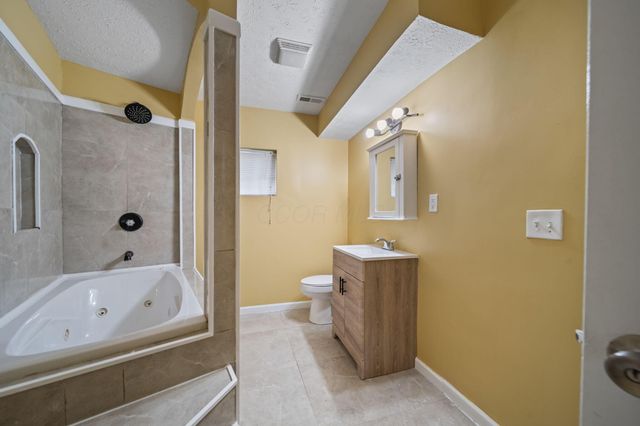 1404 Waggoner Road, Reynoldsburg, OH 43068