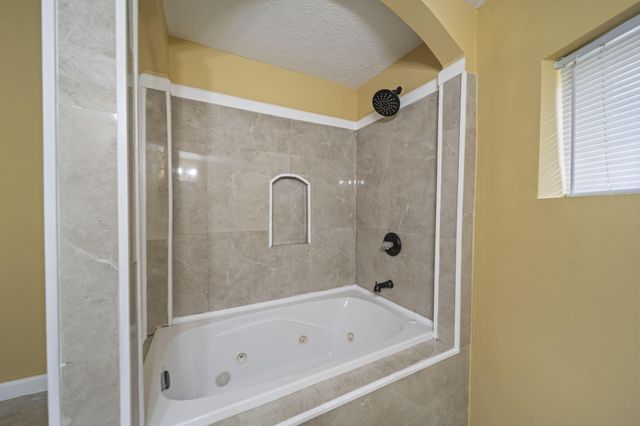 1404 Waggoner Road, Reynoldsburg, OH 43068