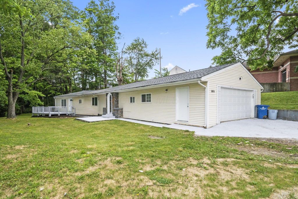 1404 Waggoner Road, Reynoldsburg, OH 43068
