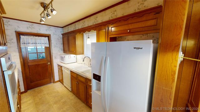 9057 E 33rd Street, Tulsa, OK 74145