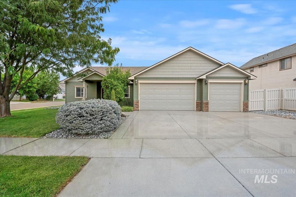 2138 Bishop Ave, Fruitland, ID 83619