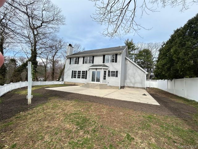 24 North Drive, Centerport, NY 11721