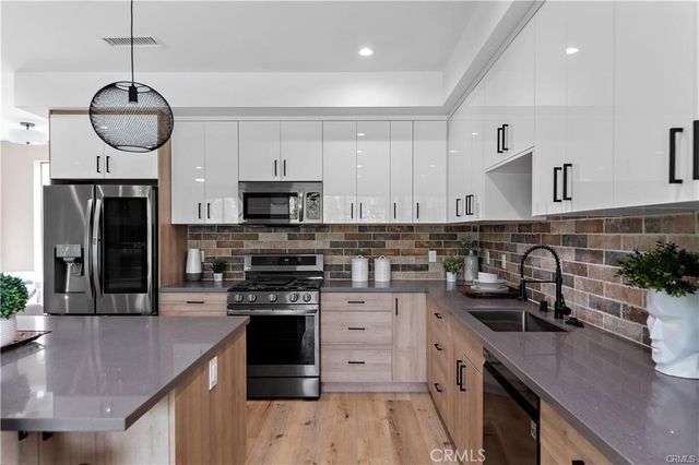 11858 W Flower Lane, Valley Village, CA 91607