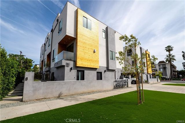 11858 W Flower Lane, Valley Village, CA 91607