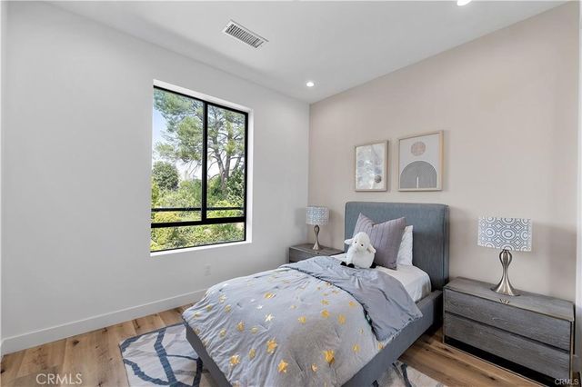 11858 W Flower Lane, Valley Village, CA 91607
