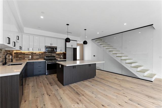 11858 W Flower Lane, Valley Village, CA 91607