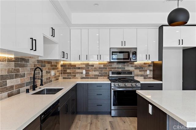 11858 W Flower Lane, Valley Village, CA 91607