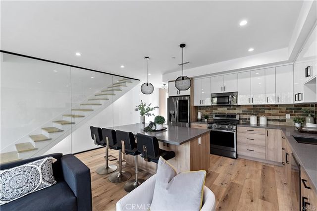 11858 W Flower Lane, Valley Village, CA 91607