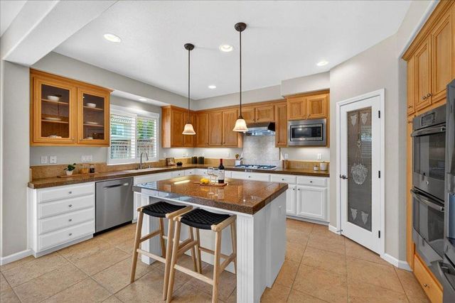 18042 Calle Central, Morgan Hill, CA 95037