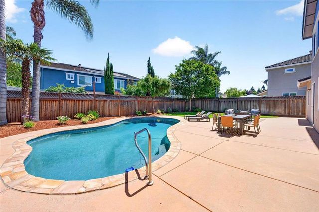 18042 Calle Central, Morgan Hill, CA 95037