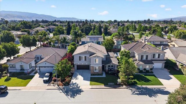 18042 Calle Central, Morgan Hill, CA 95037