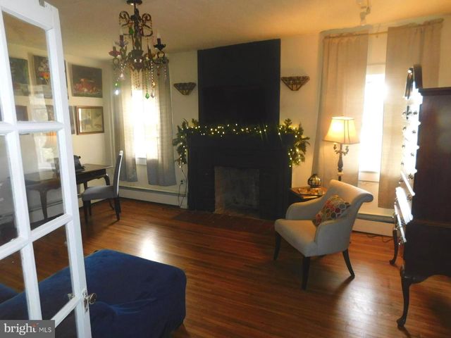 105 E MAIN ST, Wardensville, WV 26851