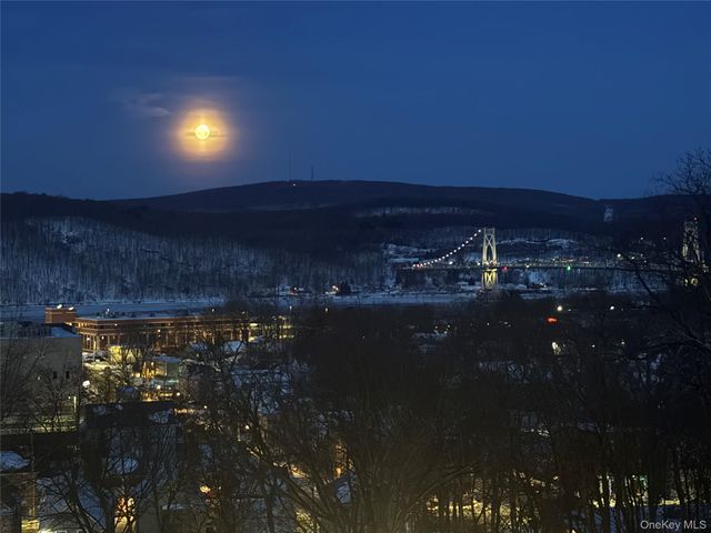 160 academy Street 7h, Poughkeepsie, NY 12601