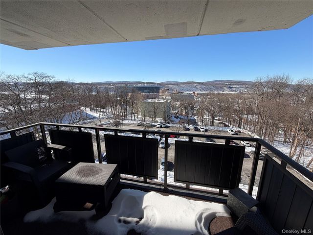 160 academy Street 7h, Poughkeepsie, NY 12601