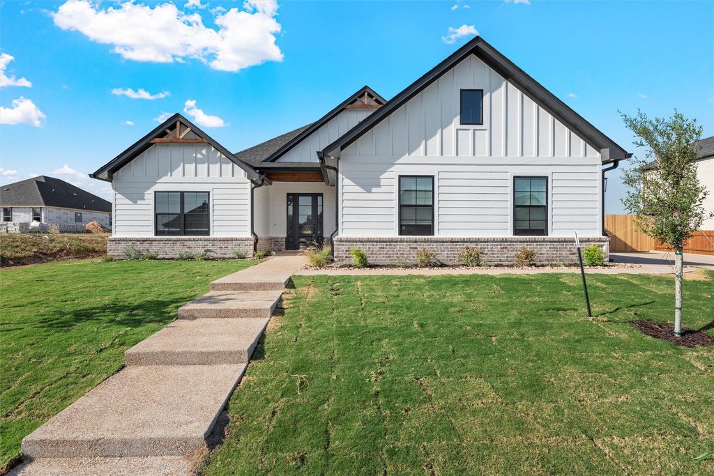 2113 Holborn Street, Lorena, TX 76655