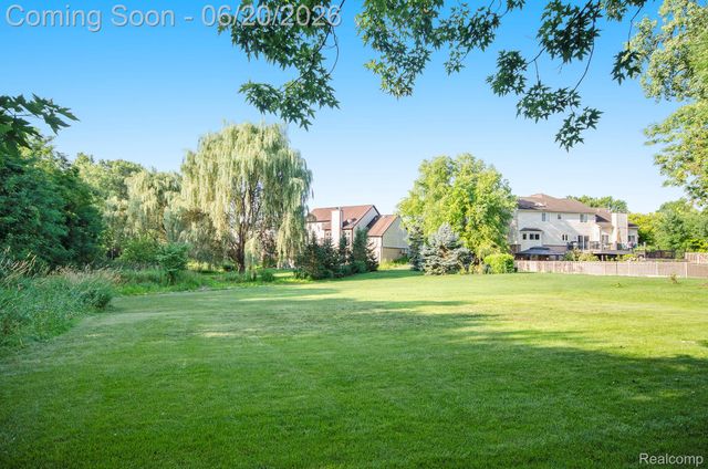 836 Townsend Drive, South Lyon, MI 48178